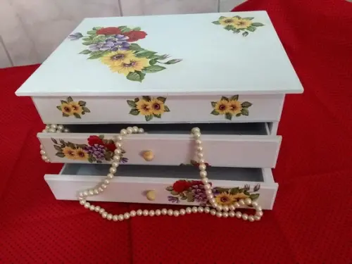 Porta Jóias Comoda com 3 gavetas