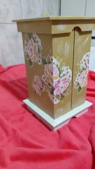 Porta Toalha quadrado com rosas