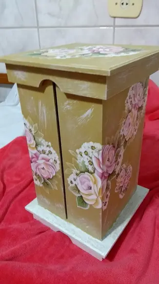 Porta Toalha quadrado com rosas