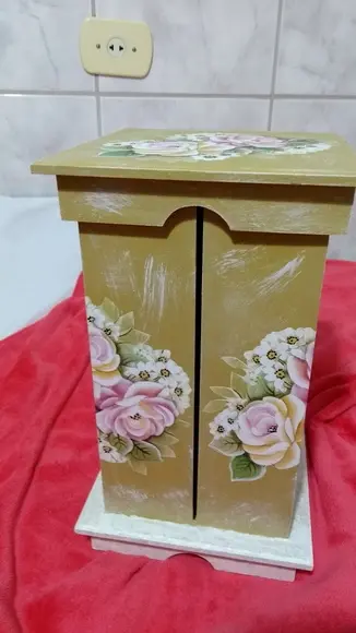 Porta Toalha quadrado com rosas