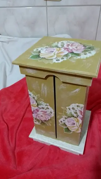 Porta Toalha quadrado com rosas