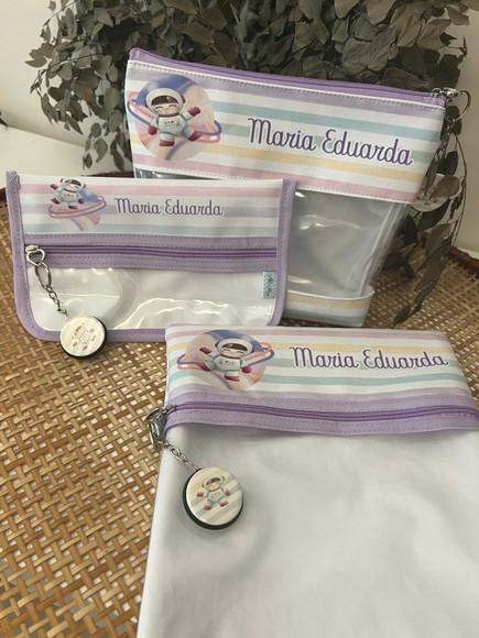 Kit Escolar Necessaire Hora do Banho , Porta Higiene e Saqui