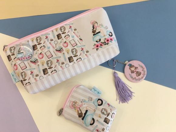 NECESSAIRE DIA DOS PROFESSORES COM CHAVEIRO E PORTA MOEDAS