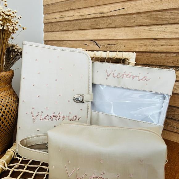 Porta Carteira de Vacinação e Necessaires Bordadas