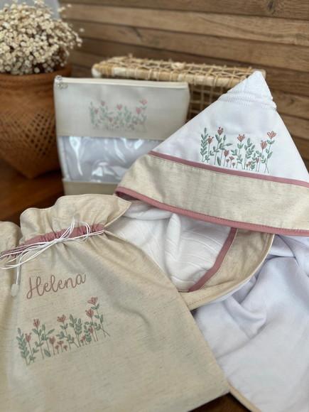 Toalha Bordada Personalizada e Necessaire Hora do Banho