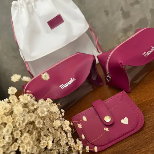 Kit de Necessaires e Porta Cartões Presente.