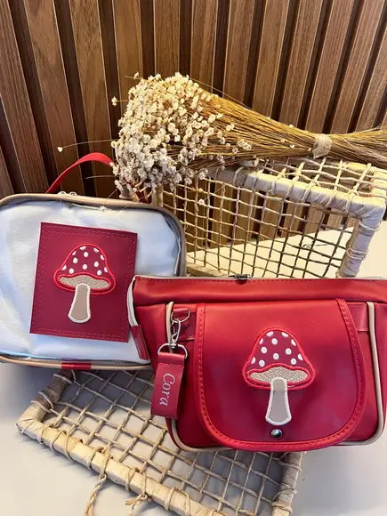 Necessaire Bordada e Frasqueira Organizadora de Mala
