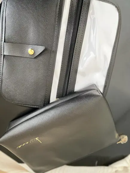Porta Escova de Dente e Necessaire Bordada