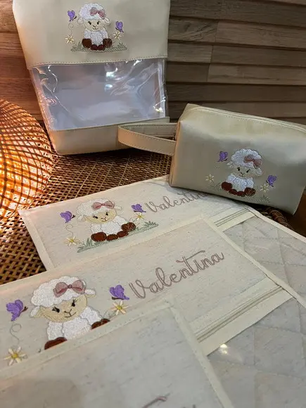 Saquinho de Maternidade e Necessaire Bordada