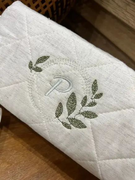 Saquinho de Maternidade e Necessaire Bordada