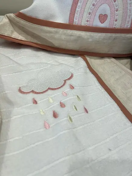 Toalha com Capuz+ Saquinho Impermeabilizado +porta Documento