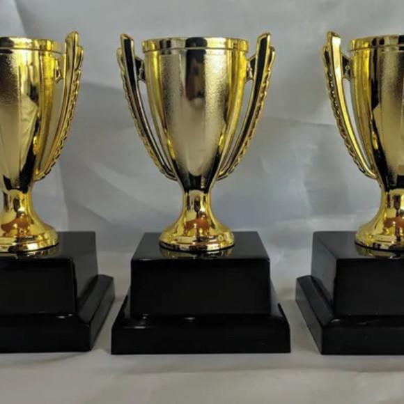 Troféu Acrílico Dourado Personalizado