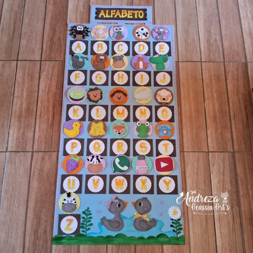 Alfabeto Decorado com Bolsos e Palitoches em Eva