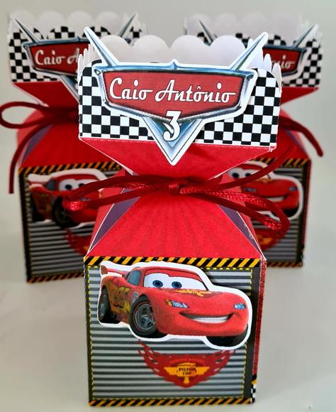 Caixa Meia Bala Carros - Mcqueen