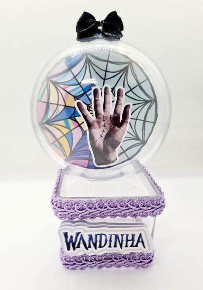 Caixinha e Latinha Acrílicas com Esfera Wandinha Addams