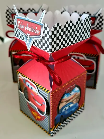 Caixa Meia Bala Carros - Mcqueen