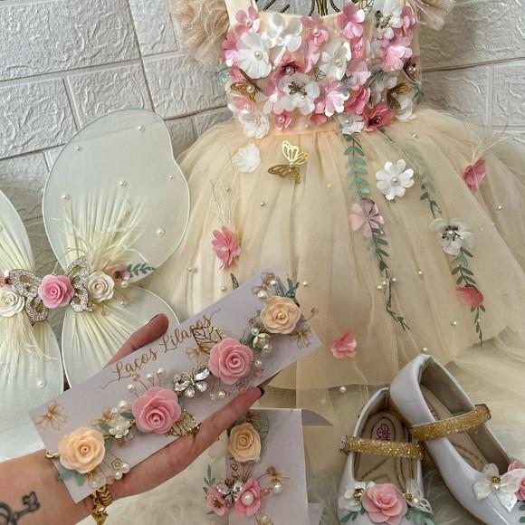 Kit Vestido, Sapato, Tiara, Asa e Prendedor