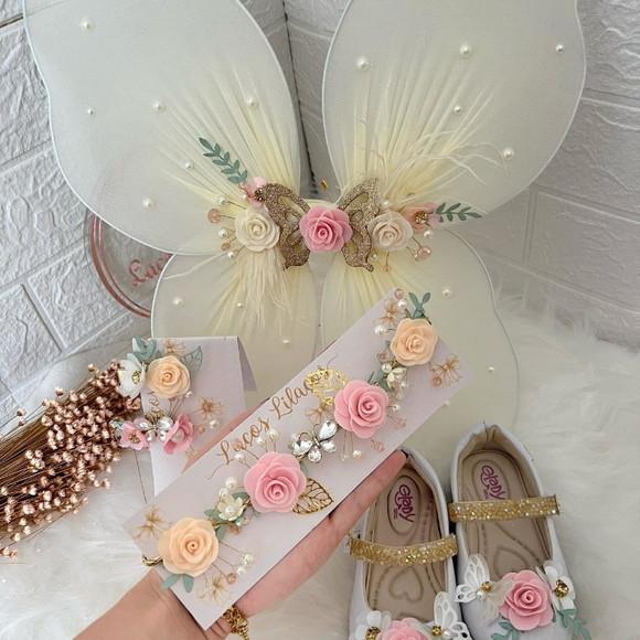 Kit Vestido, Sapato, Tiara, Asa e Prendedor