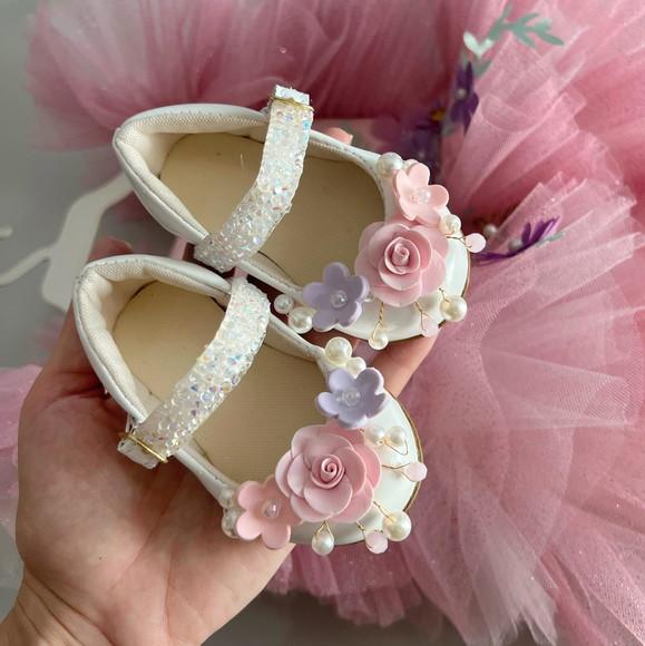 Sapatinho Infantil Luxo com Flores Personalizado