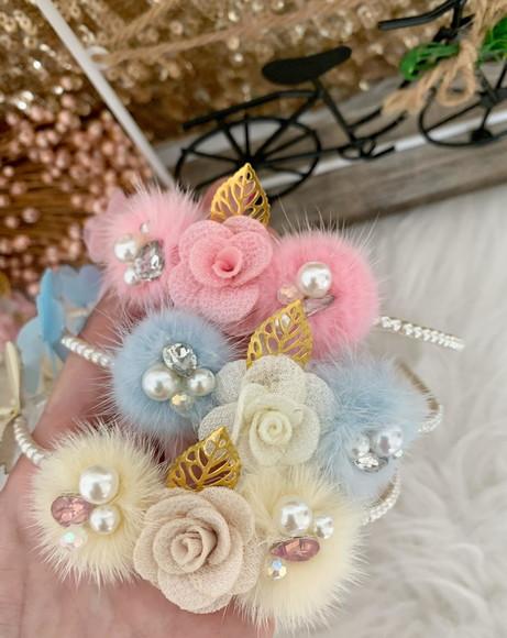 Tiara Arquinho flores de Pompom