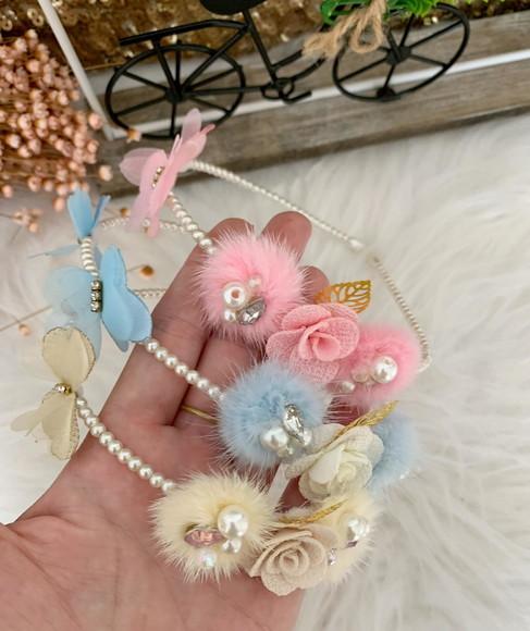 Tiara Arquinho flores de Pompom