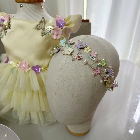 Tiara Infantil Luxo com Flores 3d e Pérolas ? Acessório para