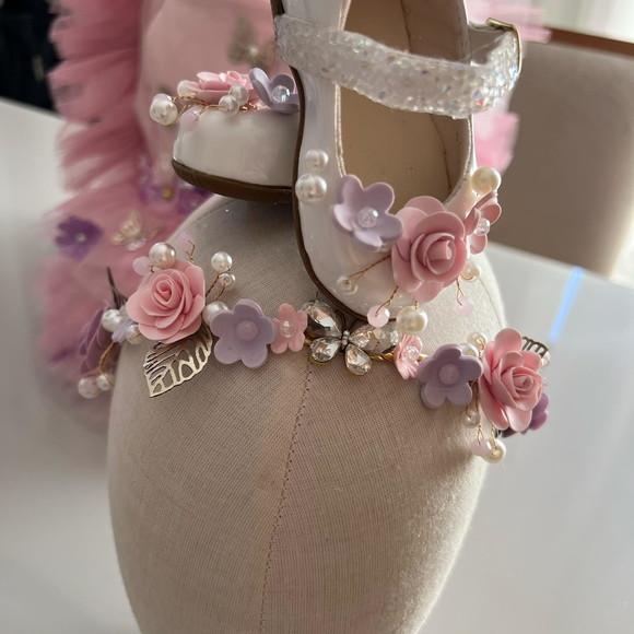 Tiara Infantil Luxo com Flores de Porcelana Fria, Pérolas e
