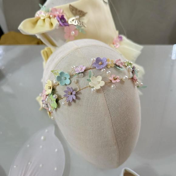 Tiara Infantil Luxo com Flores 3d e Pérolas ? Acessório para