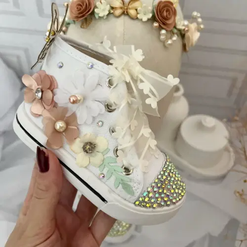 Kit Tiara e Tênis Botinha Personalizado Jardim Flores