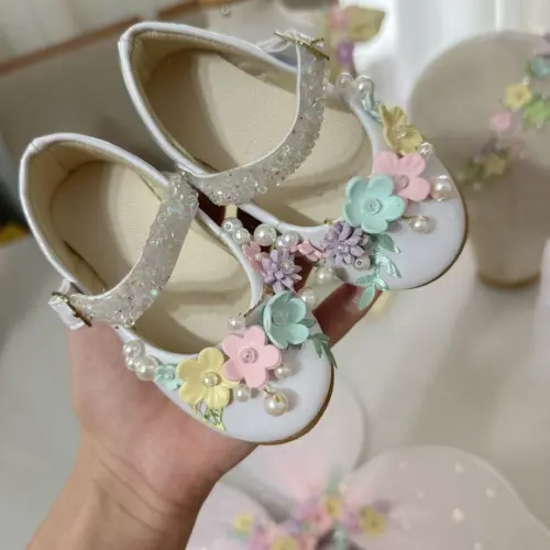 Sapatinho Infantil Personalizado com Flores 3d e Pérolas