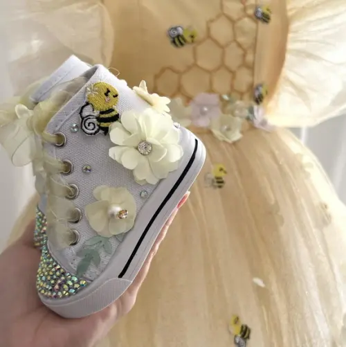 Tênis Personalizado Infantil Tema Abelhinha ? Bordado, Flore