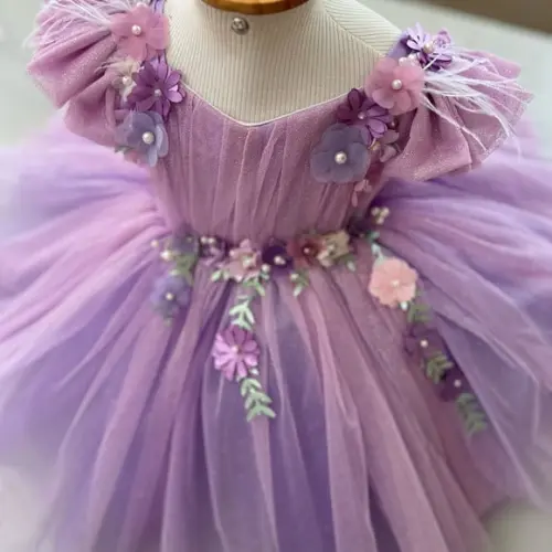 Vestido Infantil Luxo Lilás com Asas Bordadas