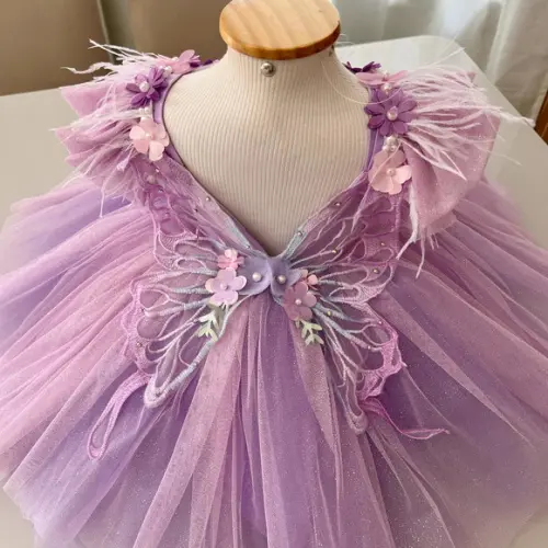 Vestido Infantil Luxo Lilás com Asas Bordadas