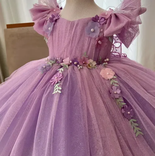 Vestido Infantil Luxo Lilás com Asas Bordadas