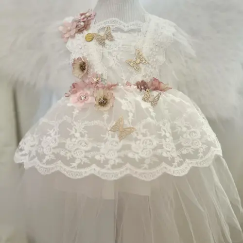Vestido Renda Flores e Borboletas