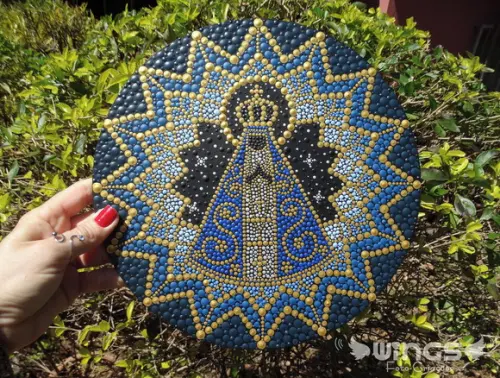 Mandala em pontilhismo - Nossa Senhora Aparecida com suporte