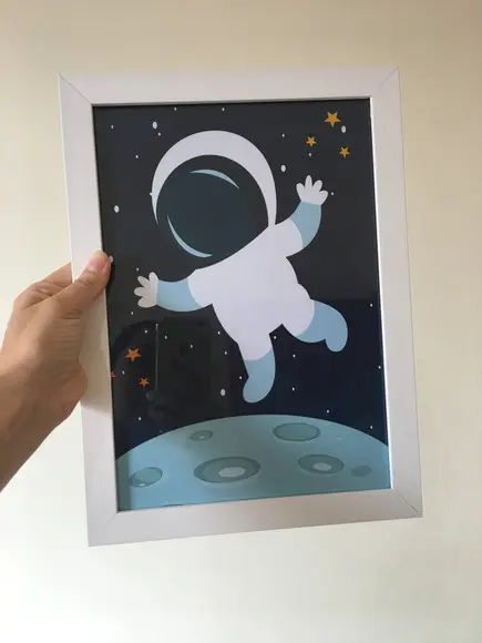 Kit Quadros Decoração Infantil Astronauta e Planetas A4