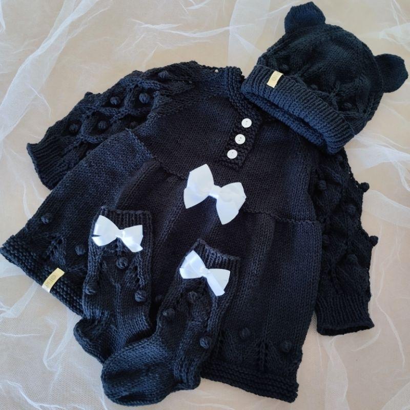 Vestido e gorro preto para bebê, feito a mão - @fiopontinhos