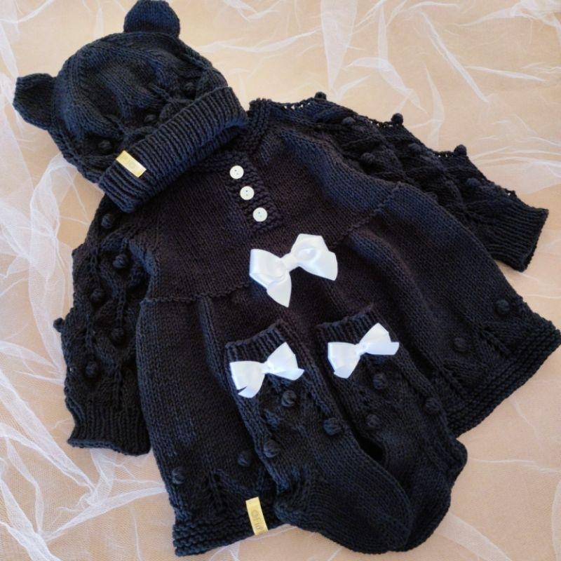 Vestido e gorro preto para bebê, feito a mão - @fiopontinhos