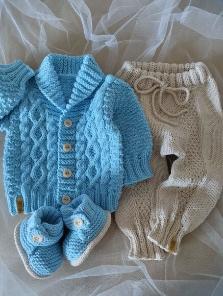 Casaquinho Bebê Tranças Calça Botinhas Tricô Azul e Bege
