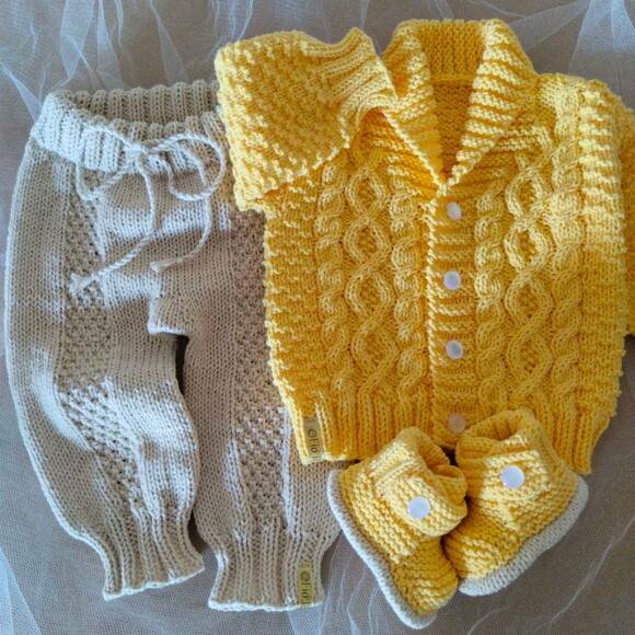Casaquinho Bebê Tranças Calça Botinhas Tricô Feito à Mão