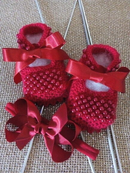 Sapatinhos Pérolas Tricô e Faixa Laço Rosa