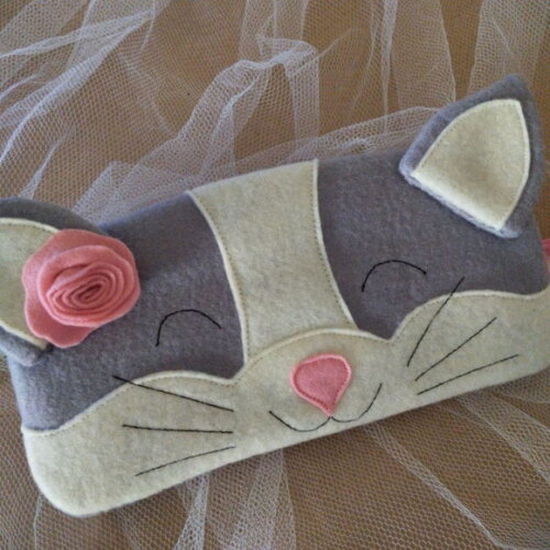 Estojo Necessaire em Feltro Gatinha Cinza