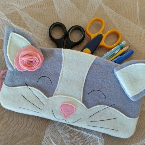 Estojo Necessaire em Feltro Gatinha Cinza