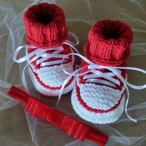 Sapatinhos Tênis Bebê Tricô Faixa Laço Vermelho
