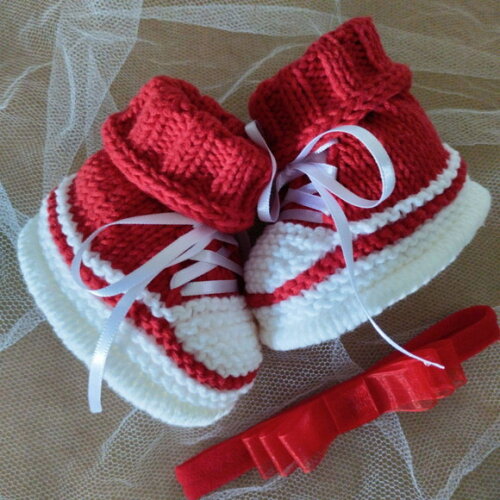 Sapatinhos Tênis Bebê Tricô Faixa Laço Vermelho