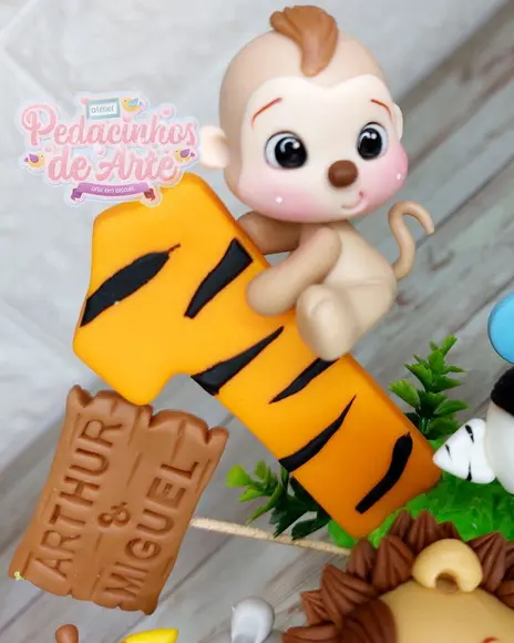 Topo de Bolo Cenário Safari em Biscuit