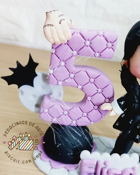 Topo de Bolo Personalizado Biscuit Wandinha