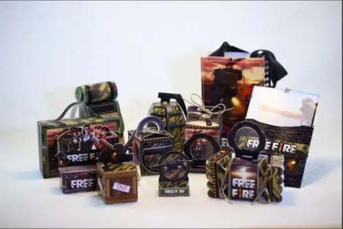 40 Peças Lembrancinha - Free Fire + Brinde