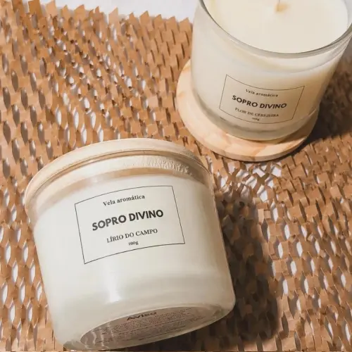 Vela Aromática Artesanal de Lírio do Campo Sopro Divino 100g – Essências Premium